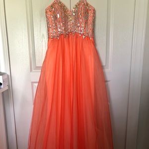 Strapless sweetheart neckline prom dress